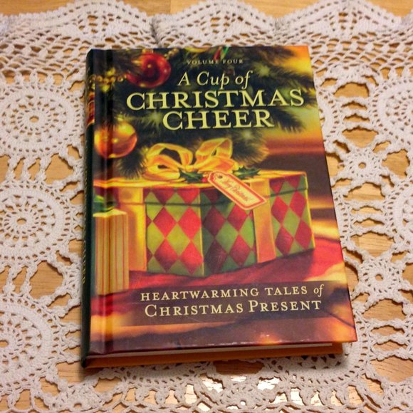 Bundle of two heartwarming Christmas story books - Picture 6 of 7